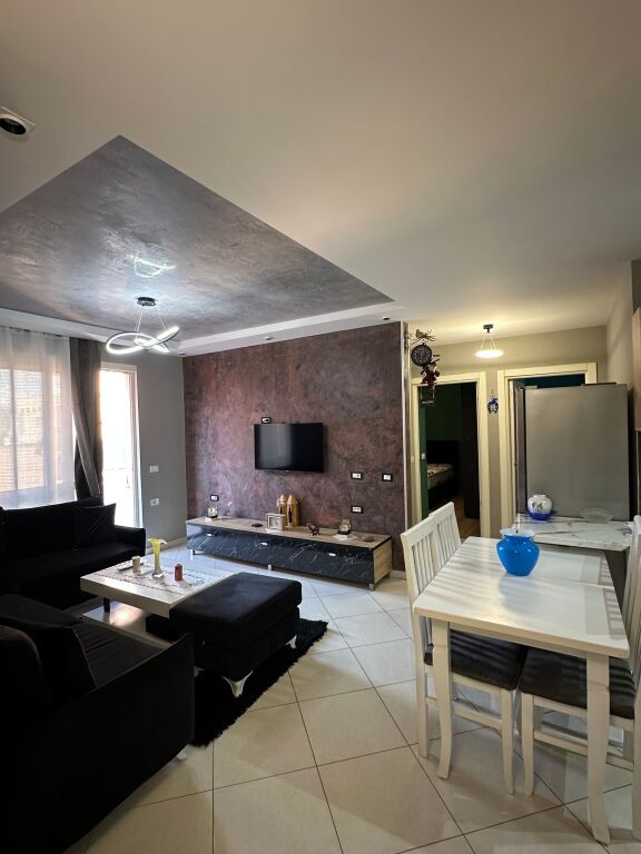 Apartament -Per qera