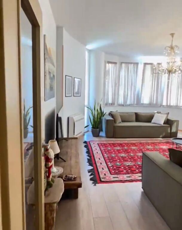 Shitet apartament 3+1+2 tek Hipoteka!