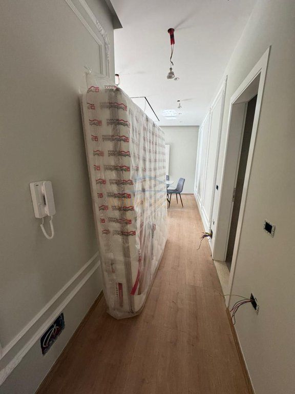 Shitet, Apartament 2+1, 5 Maji, Tirane.