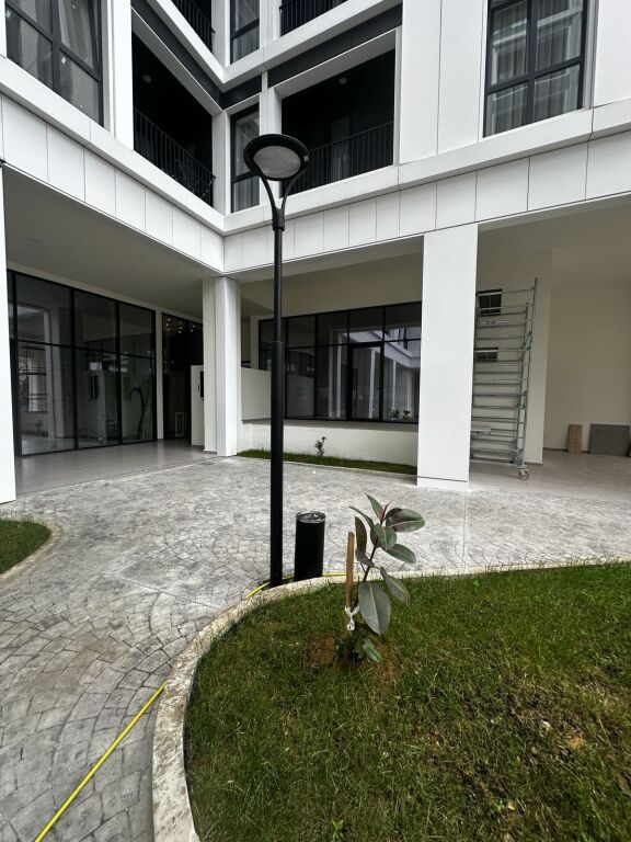 SHOP FOR RENT 100M2 PARIS COMMUNE
