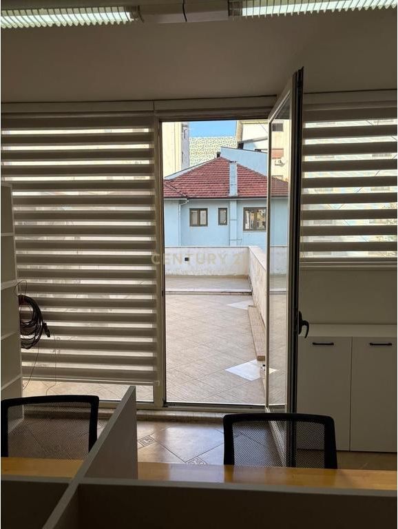 Office for rent in Ish-Bllok !!