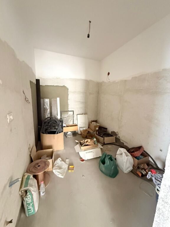 APARTAMENT 2+1 ME VERANDE PER SHITJE PRANE KIKA 2