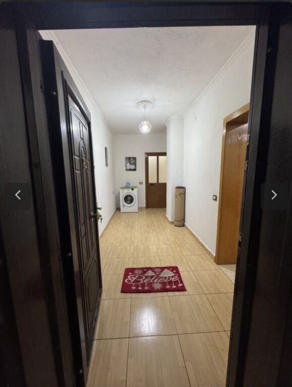 🏠Ne zonen e Varrit te Bamit,jepet me qera kati i II-te i nje vile,2+1,i mobiluar.50,000Leke