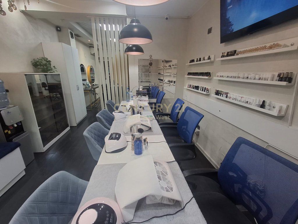 IN VENDITA ATTIVITÀ “Nails, Hair &amp; Make Up Beauty Salon” presso la Scuola di Balletto!