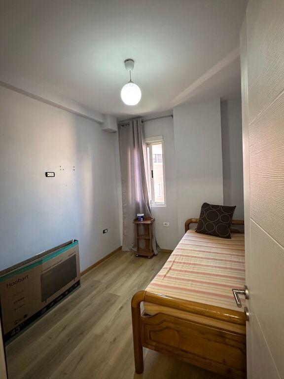 Apartament -Per qera