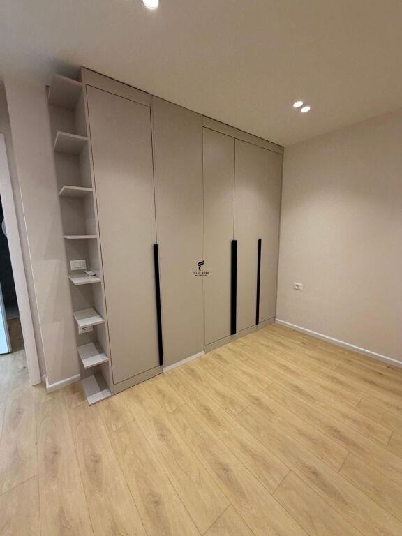 VILE LUKSOZE ME QERA 3 KATESHE LIQENI THATE 2.500 EURO FH-73570