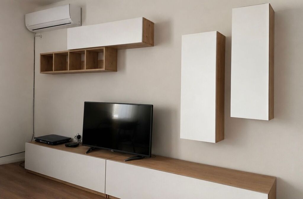 At Komuna Parisit, a 1+1 apartment is for rent in a new building on the second floor!