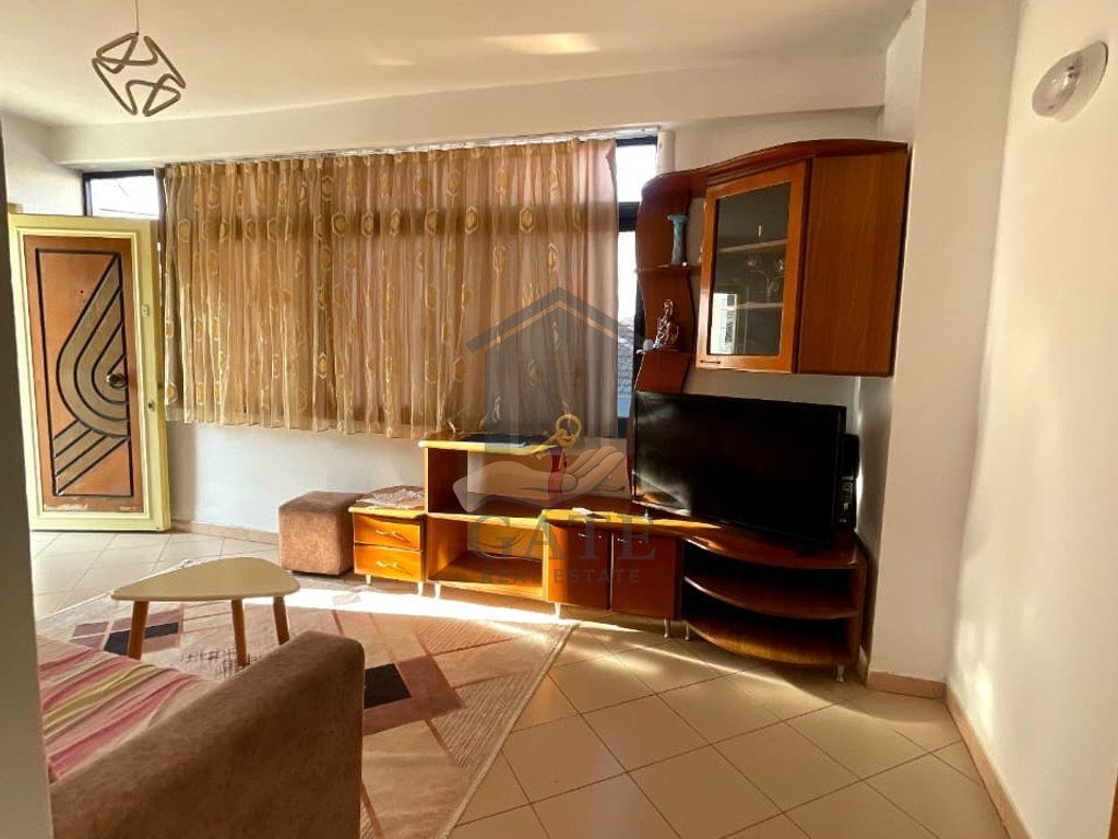 Rent, 2nd floor of a private house, near the Museum, Durres.