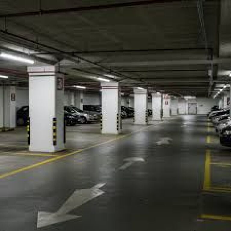 In vendita 3 posti auto ad Astir, vicino a Xhamero