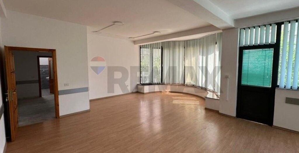 Commercial Space for Rent in Xhamllik  ID: 530281030-1001