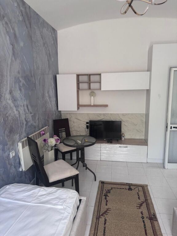 🏡 SHTËPI ME QERA – BLV. BAJRAM CURRI 📍