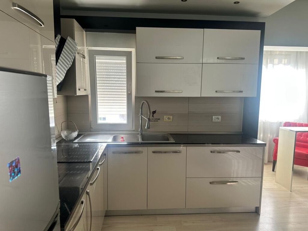 APARTAMENT ME QERA 1+1 RRUGA E ELBASANIT 50.000 LEKE FH-73850