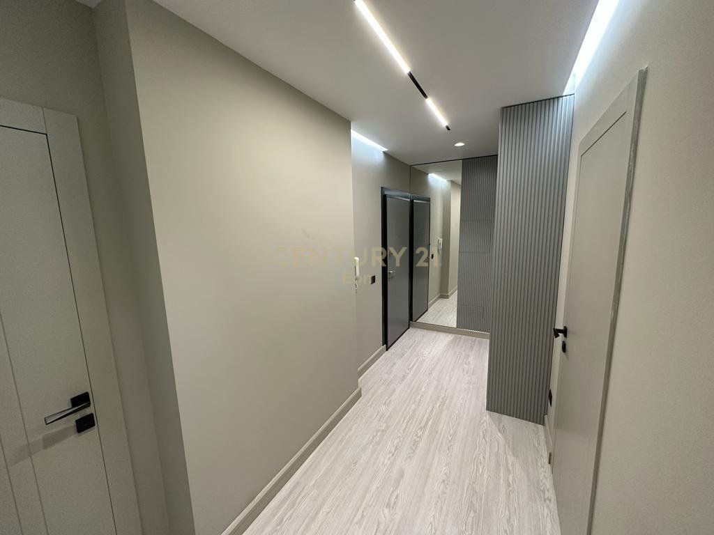 Shitet Apartament 2+2 me Pamje Deti në Golem, Mali Robit !