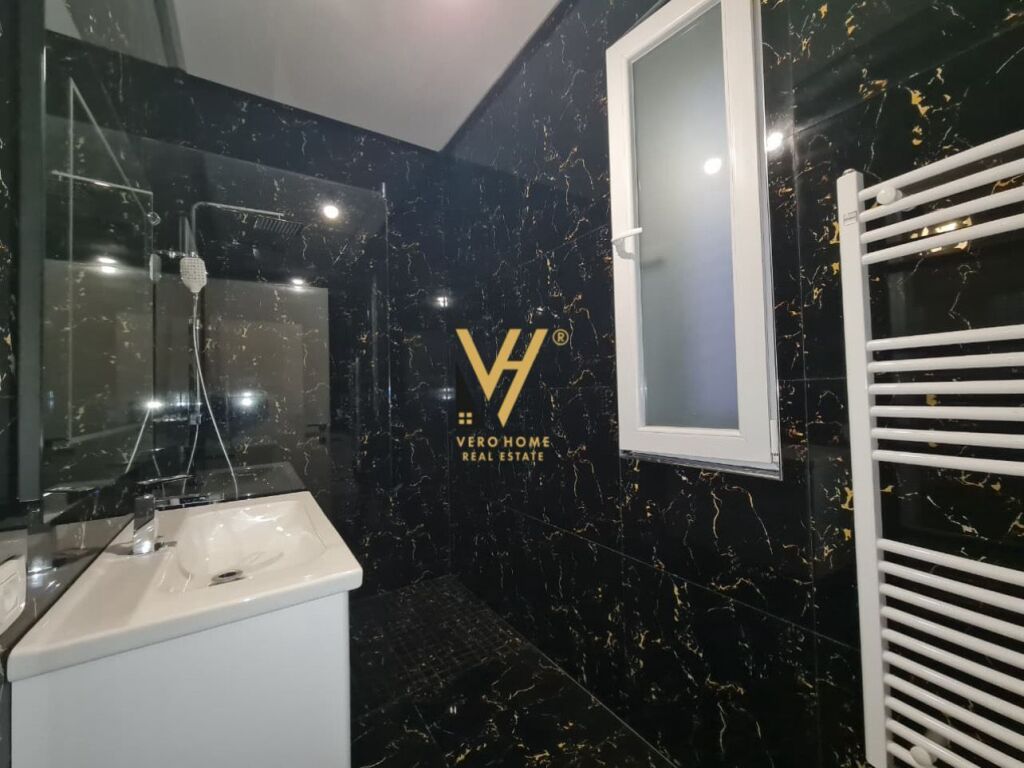 JEPET APARTAMENT 2+1 ME QIRA TE RRUGA E DIBRES 65.000 LEKE