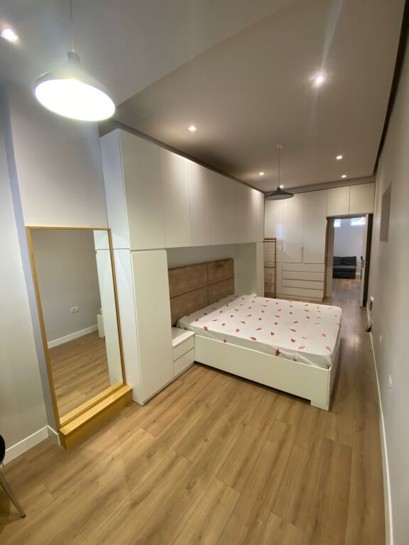 Liqeni i thate, jepet me qera apartament 1+1
