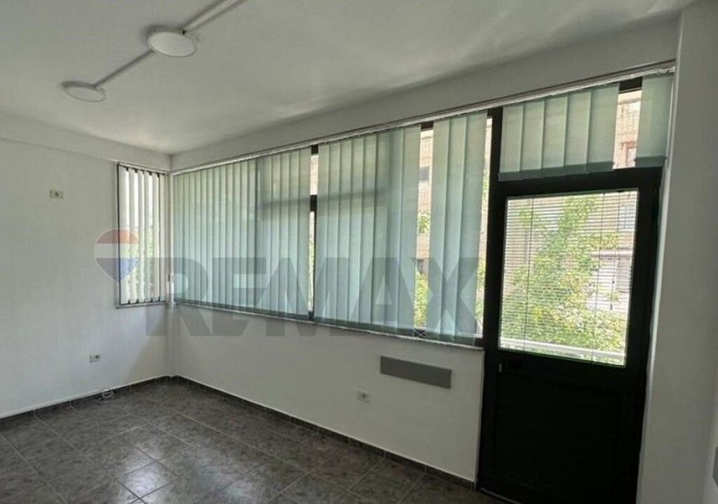 Commercial Space for Rent in Xhamllik  ID: 530281030-1001