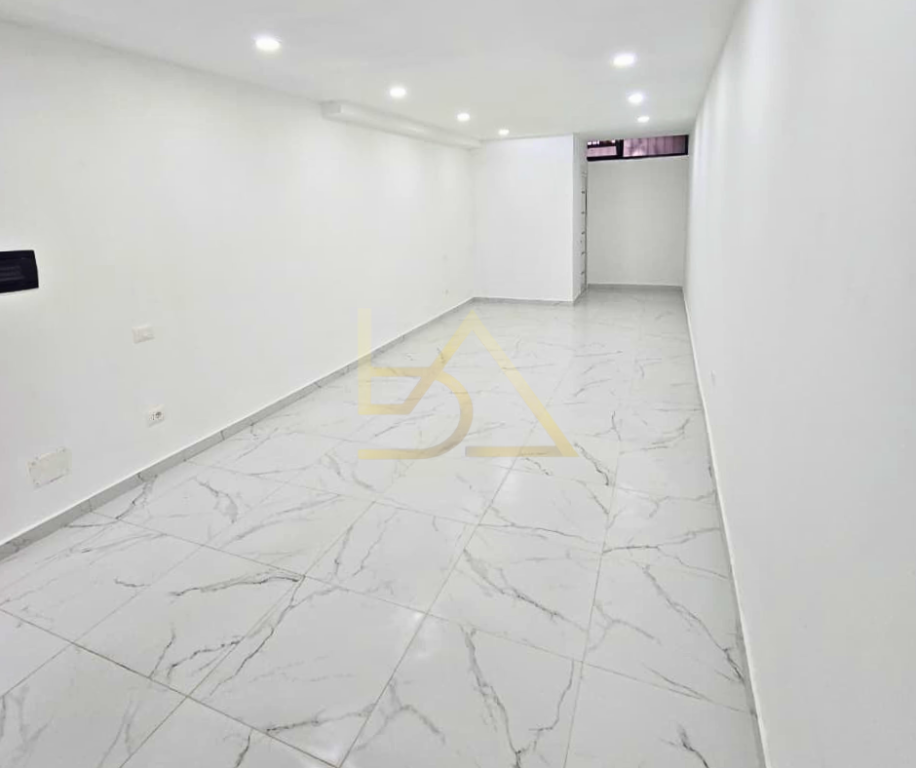 Shitet Ambient Biznesi – Komuna e Parisit, Tiranë