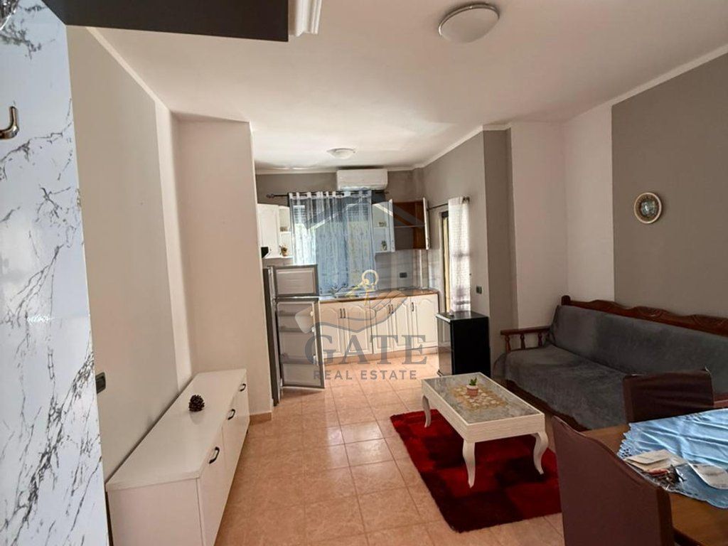Jepet me Qira, Apartament 2+1, Tek Shkëmbi i Kavajës, Pranë Majestic, Durrës.