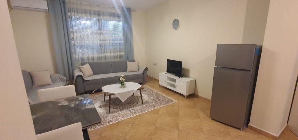 🏡 **Super Apartament 2+1 me Qira te Rruga e Kosovarëve**