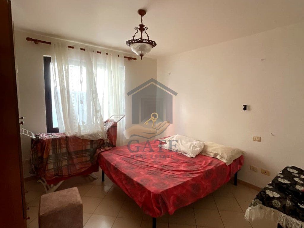 Rent, 2nd floor of a private house, near the Museum, Durres.