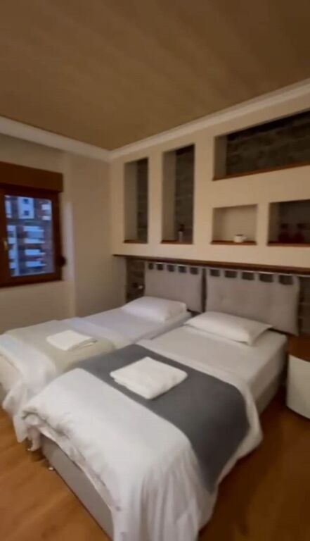 Rent | 2 Apartamente 1 + 1 dhe Garsionere| 9 Katëshet | 1500 €/month