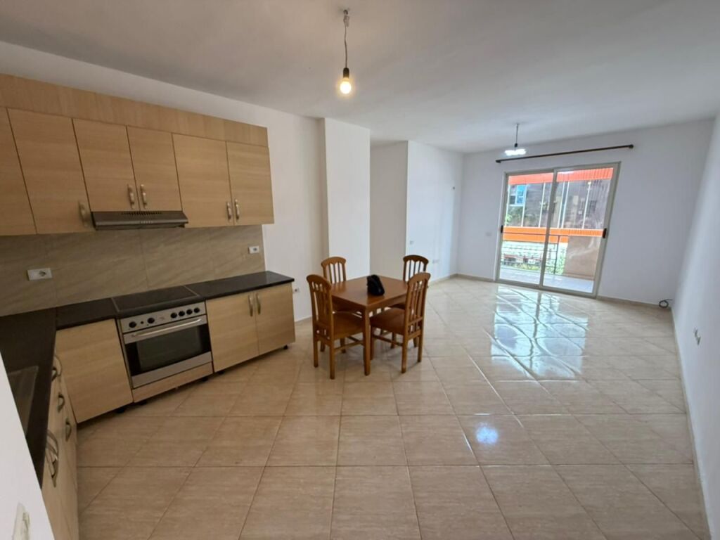 🏡 Appartamento 2+1+2 in Vendita 📍 Yzberisht, vicino a KMY, Complesso ET88💶 Prezzo: 145 Milioni Lek