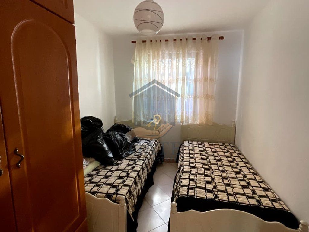 Rent, 2nd floor of a private house, near the Museum, Durres.