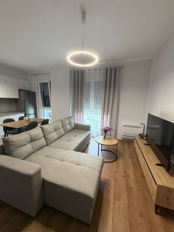 Qera | Apartament 2 + 1 | Rruga 5 Maji | 600 €/muaj