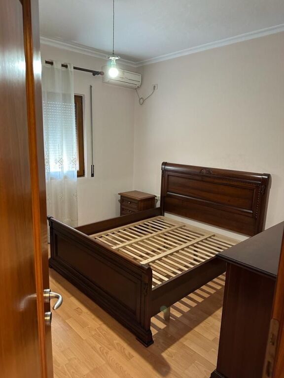 Apartament 2+1 me qera tek Rruga e Kavajes prane Kishes