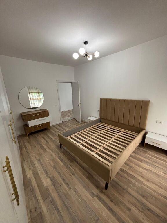 Jepet me qira Apartament 1+1   Rruga 5 Maji 55.000 leke