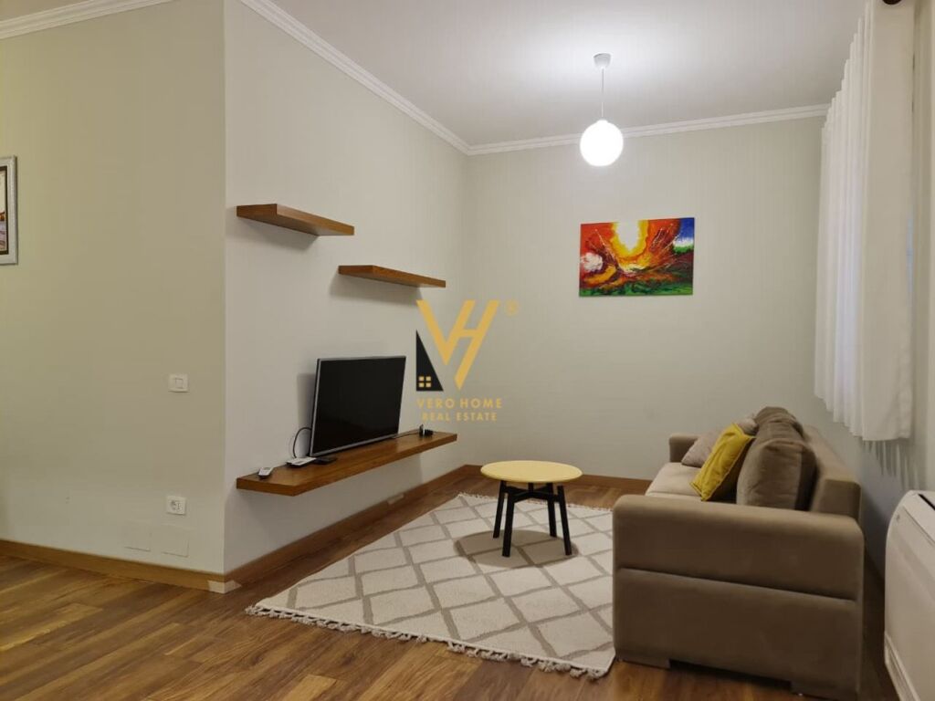JEPET APARTAMENT 2+1 ME QIRA TE RRUGA E DIBRES 65.000 LEKE