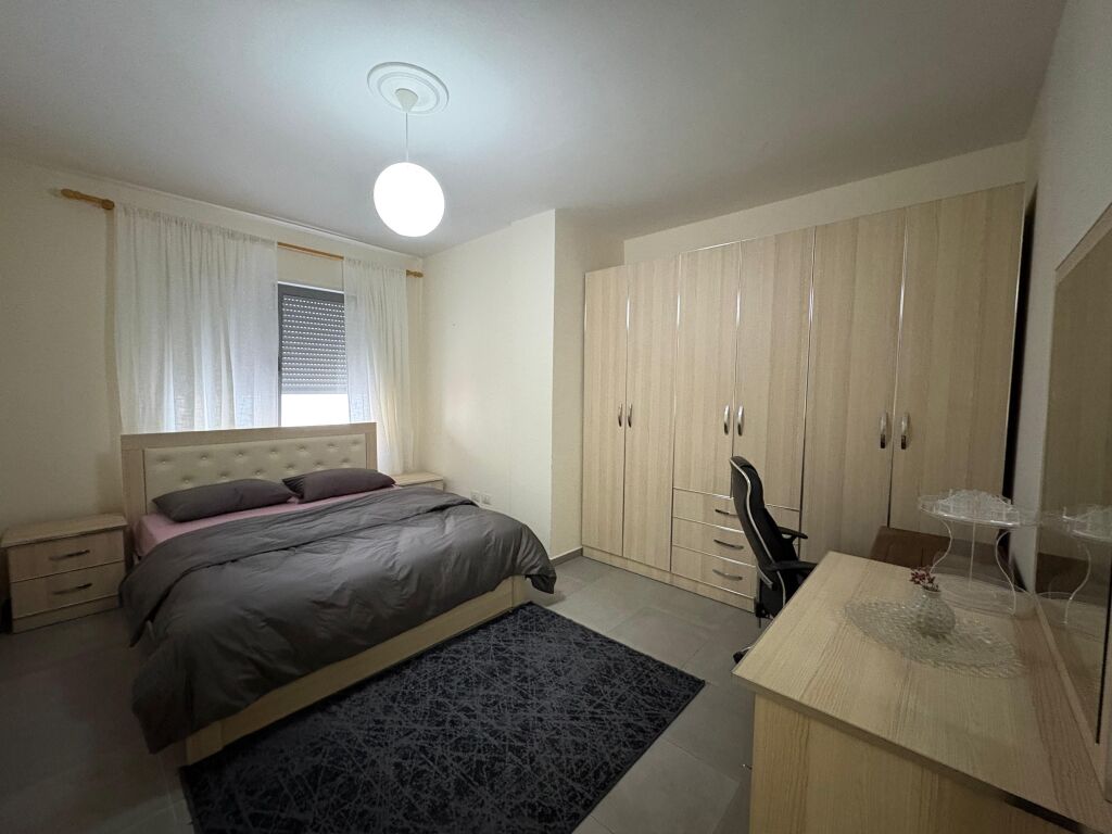 Jepet me qira apartament 1+1 pranë Shkollës “2 Gjelat” – Durrës