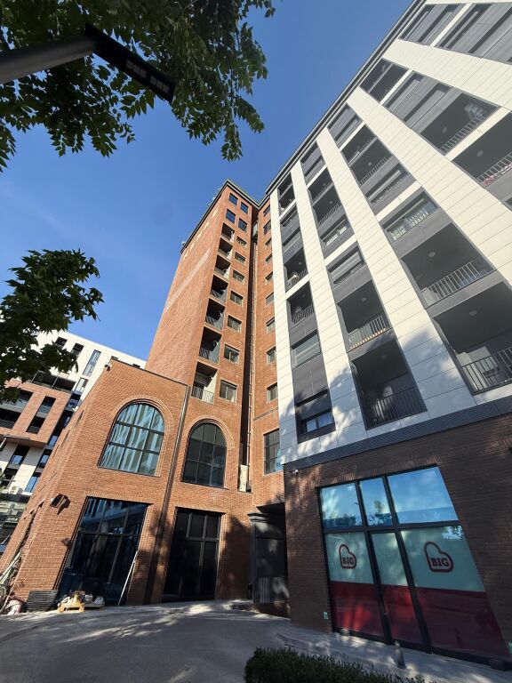 🏘️Shitet Apartament 1+1 📍Rezidenca Henke, perballe Spitalit Amerikan 3🏢Kati i 7 banim 💶Çmimi: 105.000€