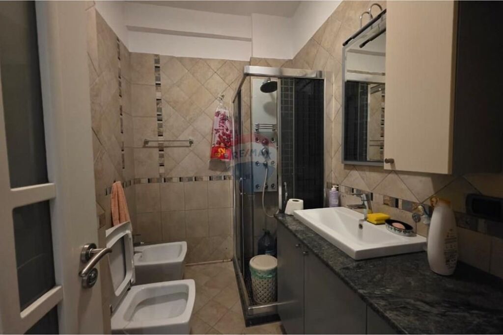 Shitet Apartament 2+1+2+2 Ballkone tek Eleonora