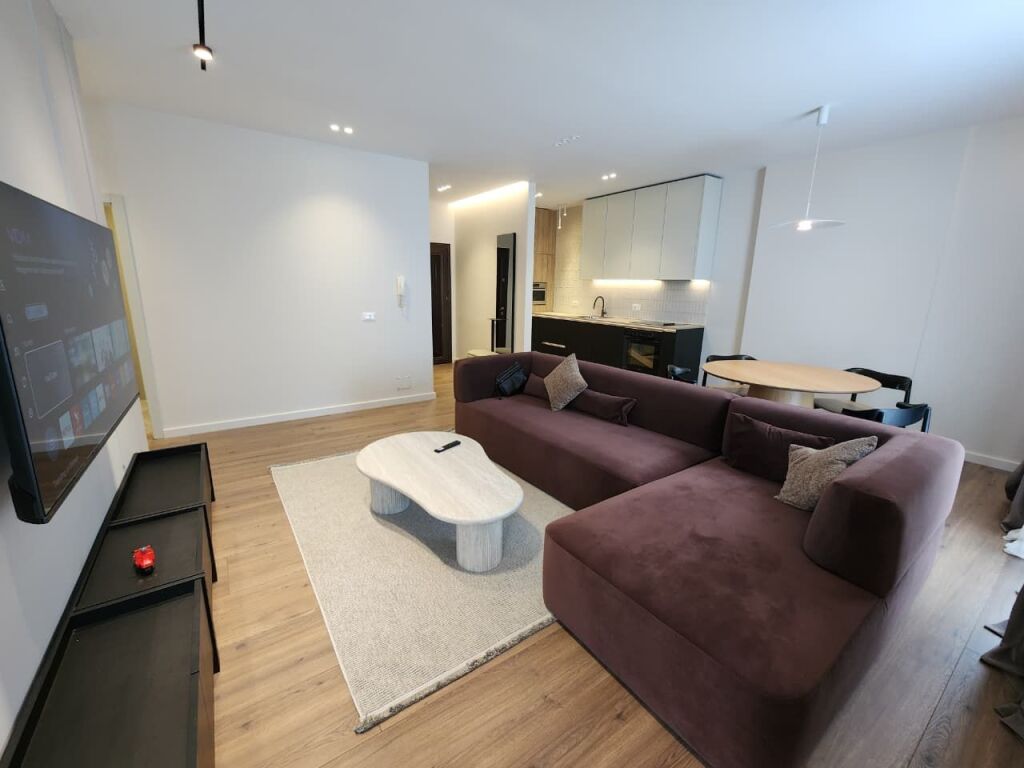 Me Qera: Super apartament ( 2+1+2wc &amp; 1 post parkimi) 📍Komuna e parisit/ Përballë Kika 2 | Çdo gjë e Re 🔥🔥 Hera e parë me Qira - 1100 €/Muaj