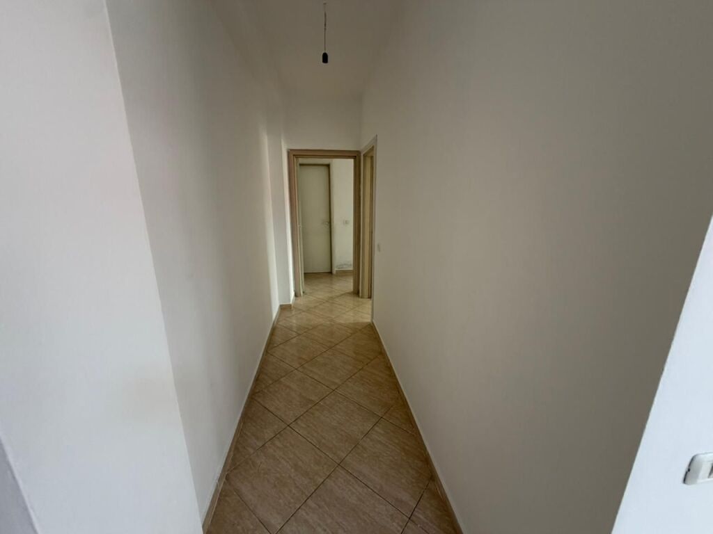 🏡 Appartamento 2+1+2 in Vendita 📍 Yzberisht, vicino a KMY, Complesso ET88💶 Prezzo: 145 Milioni Lek
