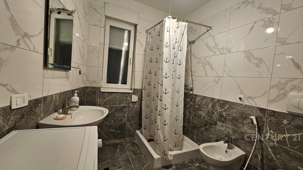 Appartamento 1+1 in Affitto in 21 Dhjetori, Tirana - 550€ | 60 m²