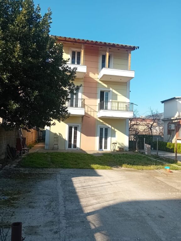 ESCLUSIVO!  VILLA DI 3 PIANI A KAMEZ IN VENDITA!