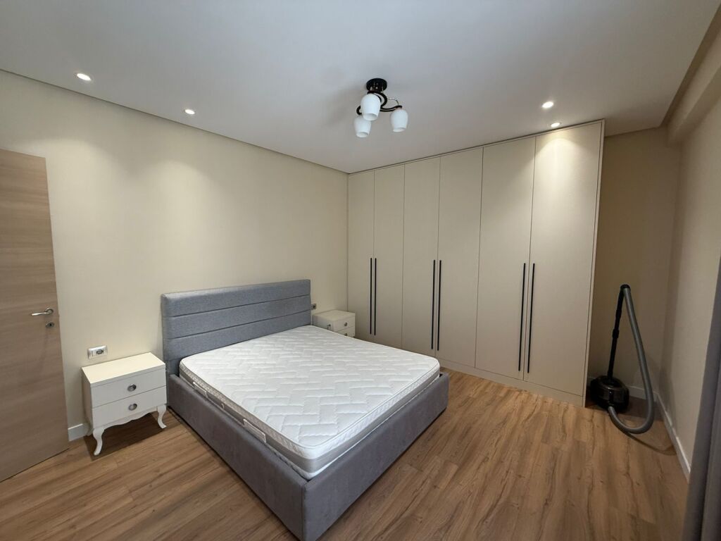 APPARTAMENTO 1+1 IN AFFITTO, VICINO A PAZARI I RI, TIRANA!