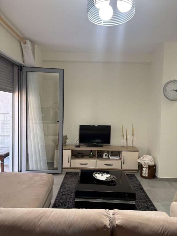 Jepet me qira apartament 1+1 pranë Shkollës “2 Gjelat” – Durrës
