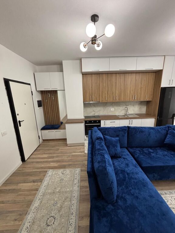 Jepet me qira Apartament 1+1   Rruga 5 Maji 55.000 leke
