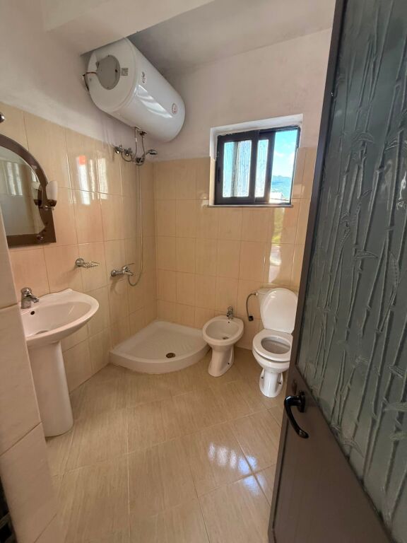 Rent | Shtëpi private 1 + 1 | Rruga 5 Maji | 400 €/month
