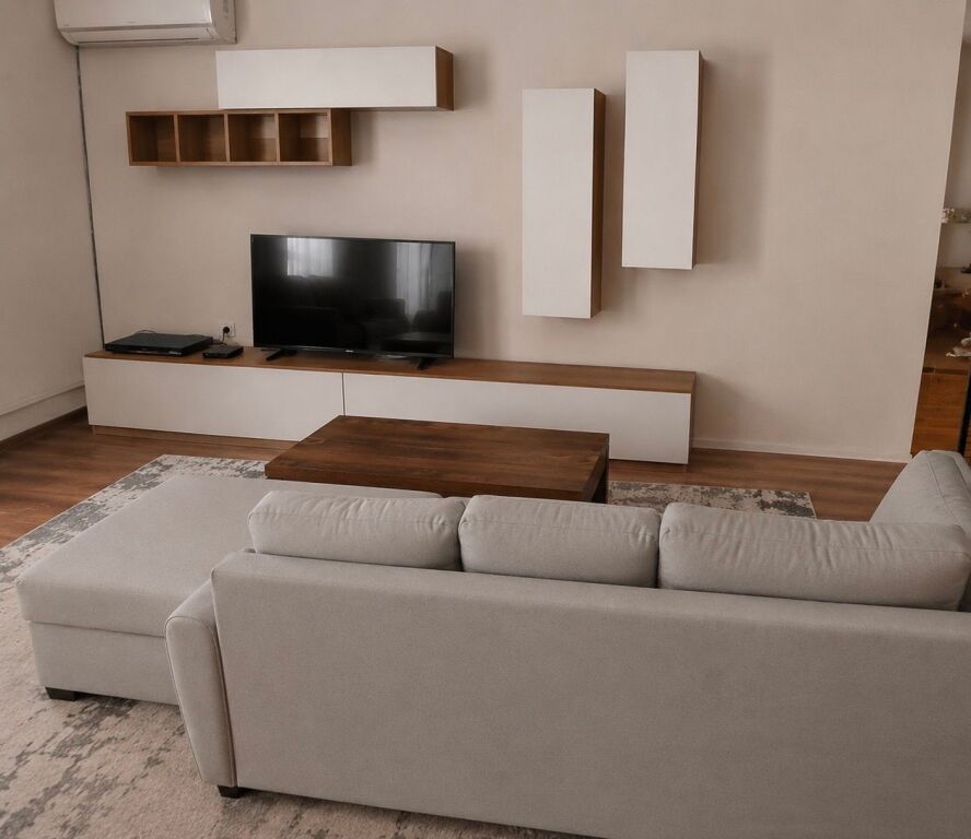 At Komuna Parisit, a 1+1 apartment is for rent in a new building on the second floor!