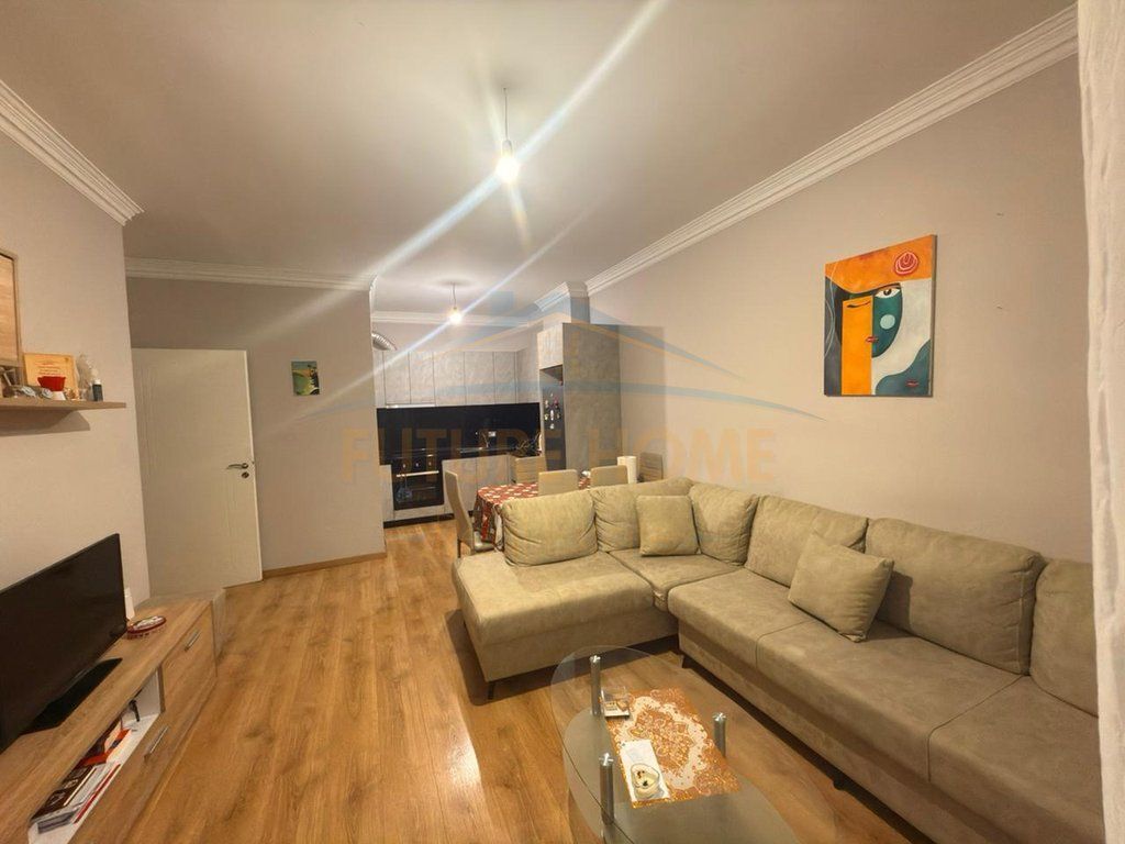 Shitet, Apartament 1+1, Unaza e Re, Tiranë