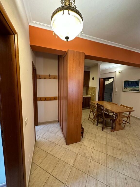 Apartament 2+1 me qera tek Rruga e Kavajes prane Kishes