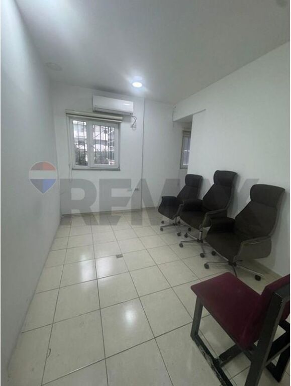 RR. E KAVAJES, WE RENT OFFICE SPACE