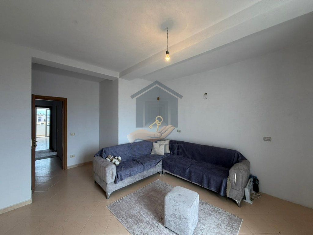 Shitet apartament 2+1 me 2 ballkone në Plazh, Durrës – pranë Hotel Adriatik 🌊