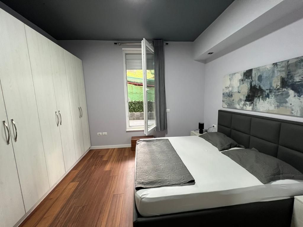Japim me qira apartament 2+1 te Rruga Eduart Mano !