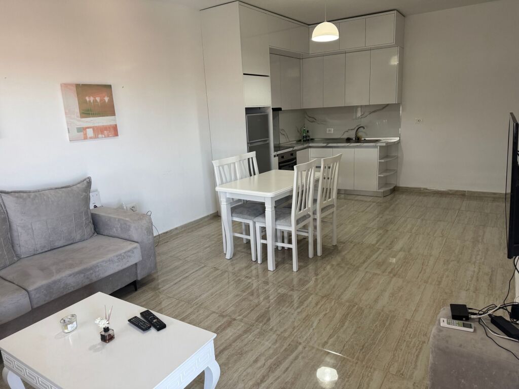 Rent | Apartament 1 + 1 | Kamez | 370 €/month