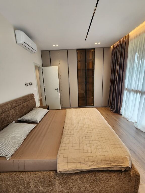 Me Qera: Super apartament ( 2+1+2wc &amp; 1 post parkimi) 📍Komuna e parisit/ Përballë Kika 2 | Çdo gjë e Re 🔥🔥 Hera e parë me Qira - 1100 €/Muaj